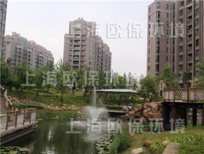濱河噴泉池水色自然