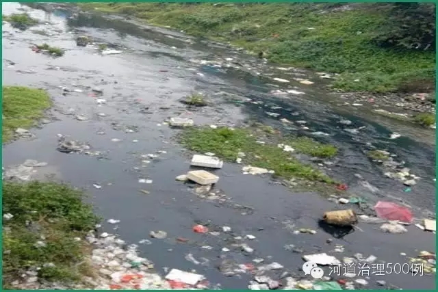 然而，現(xiàn)在大部分的鄉(xiāng)村河流是垃圾成堆，污水橫流